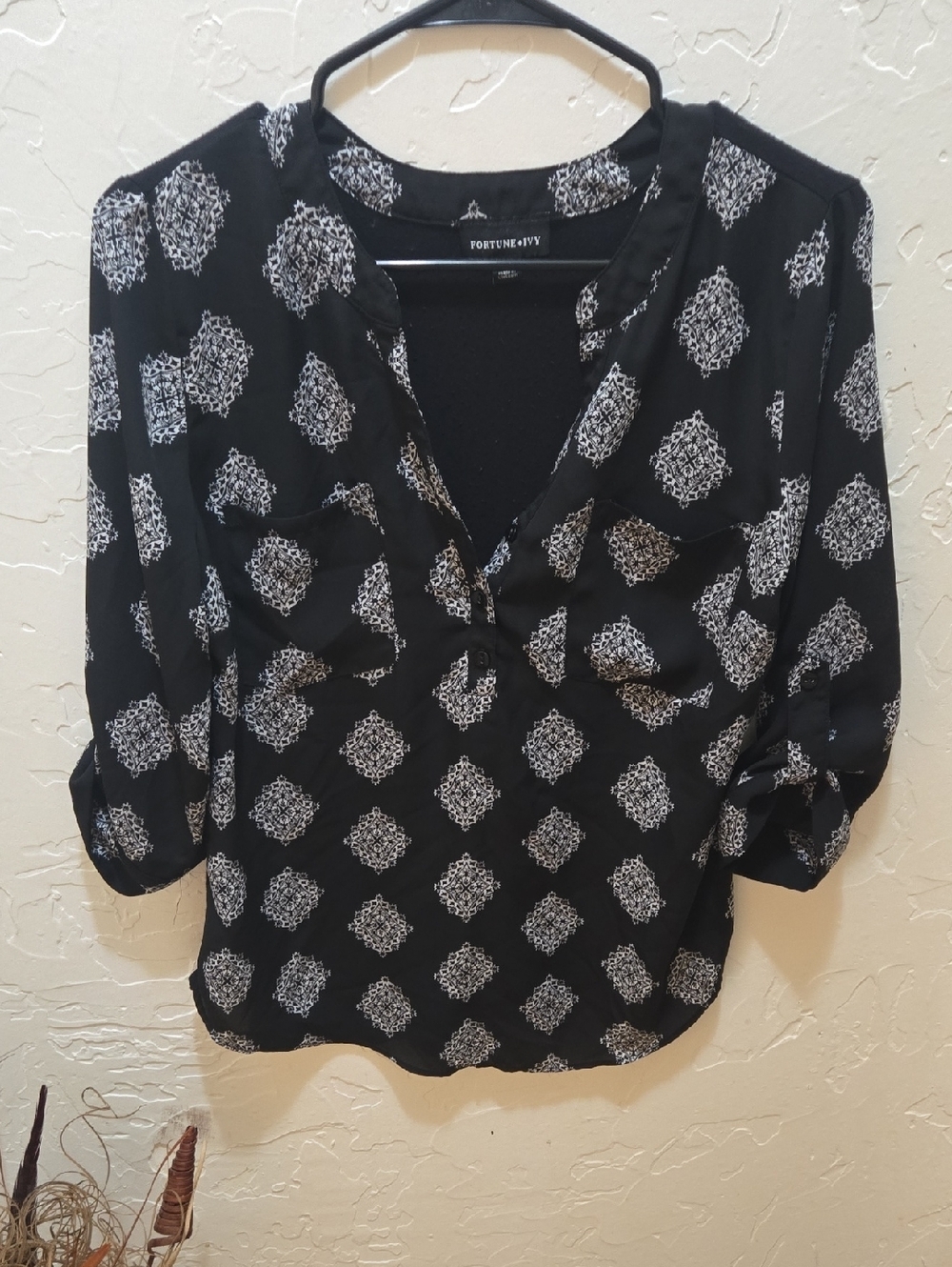 Fortune + Ivy Black Printed V-Neck Blouse